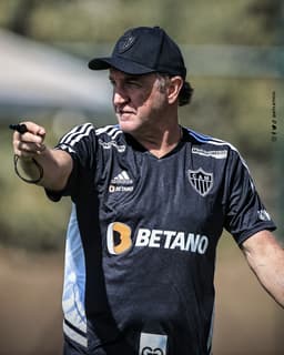 Cuca comandou treino na Cidade do Galo