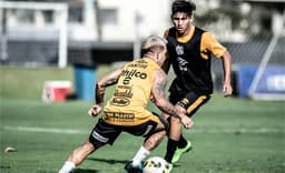 Soteldo e Miguelito em treino do Santos