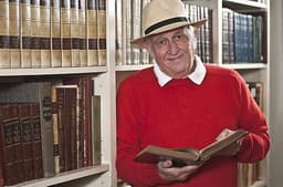 Silvio Lancellotti em biblioteca