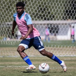 Lincoln em treino, no Cruzeiro