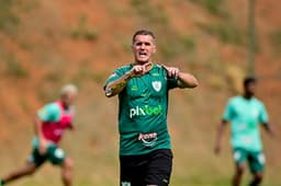 Vagner Mancini comanda treino do América-MG