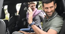 Novak Djokovic chega em Londres para a Laver Cup