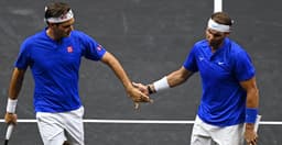 Rafael Nadal e Roger Federer na despedida do suíço