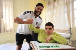 Jogadores do Galo, como Hulk, foram visitar os assistidos pelo núcleo social