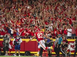 Travis Kelce marcou quatro touchdowns na partida