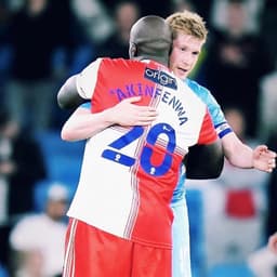 Akinfenwa e De Bruyne