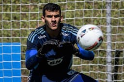 Gabriel Mesquita é goleiro reserva no Cruzeiro