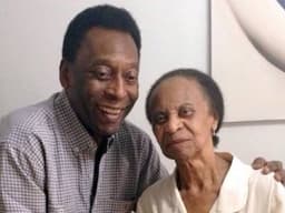 Pelé e mãe