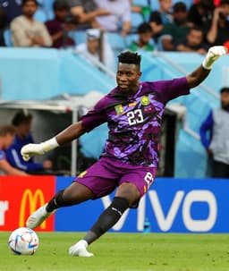 André Onana em ação diante da Suíça