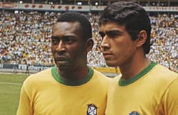 Pelé com Clodoaldo (campeão da Copa de 1970)