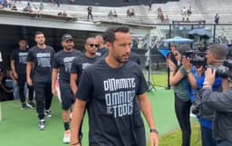 Jogadores do Vasco em velório de Dinamite - Nenê puxa a fila