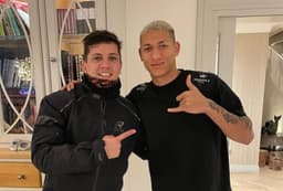 Richarlison e motoboy