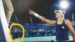 Yulia Putintseva manda o dedo do meio para torcedores brasileiros