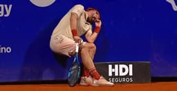 Fognini logo após torcer o pé