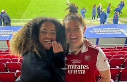 Amber Gill, ex de Jack Grelish, do Manchester City, assumiu namoro com a zagueira Jen Beattie, do Arsenal