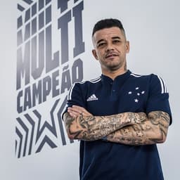 D´Alessandro já apareceu com a camisa celeste na Toca da Raposa II