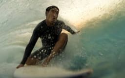 Mikala-Jones-surfe-aspect-ratio-512-320