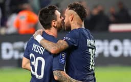 Neymar-e-Messi-comemorando-gol-juntos_Easy-Resize.com-1-aspect-ratio-512-320