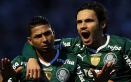 Rony-e-Raphael-Veiga-do-Palmeiras-aspect-ratio-512-320