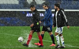 Atalanta-x-Como-jogo-foi-adiado-por-conta-da-chuva-aspect-ratio-512-320