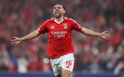 Orkun-Kokcu-comemora-gol-em-Benfica-4&#215;0-Atletico-de-Madrid-pela-Champions-League-scaled-aspect-ratio-512-320