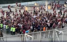 Torcida-Lanus-no-Mineirao-aspect-ratio-512-320