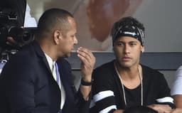 Neymar Pai é o empresário do craque brasileiro (Foto: AFP)