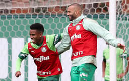 Estevao-e-Weverton-em-treina-na-Academia-de-Futebol-aspect-ratio-512-320