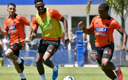 Jhon-Arias-em-treinamento-da-Colombia-durante-a-Data-Fifa-aspect-ratio-512-320