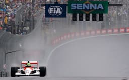 Lewis-Hamilton-McLaren-Ayrton-Senna-GP-de-Sao-Paulo-Formula-1-3-aspect-ratio-512-320