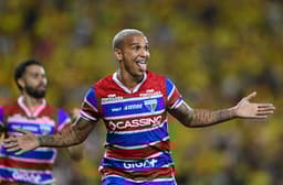 Miniatura da imagem: Deyverson comemora gol do Fortaleza contra o Bucaramanga