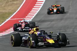 Miniatura da imagem: Max Verstappen durante a corrida do GP dos EUA de Fórmula 1 (Foto: Ronaldo Schemidt / AFP)