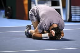 Miniatura da imagem: Nùmero 1 do Brasil, João Fonseca se emociona com o título na Suíça (Foto Fabrice COFFRINI / AFP)