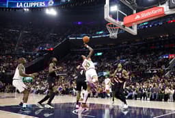 Miniatura da imagem: Portland Trail Blazers x Los Angeles Clippers (Foto: RONALD MARTINEZ / Getty Images via AFP)