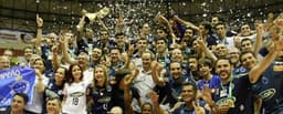 Miniatura da imagem: Elenco Sada Cruzeiro campeão da Superliga 2011-12 (Foto: CBV)
