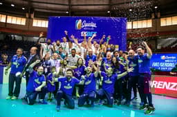 Miniatura da imagem: Elenco Sada Cruzeiro campeão da Superliga 2021-22 (Foto: Eliezer Esportes/MTC)