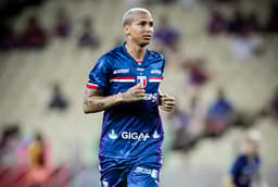 Miniatura da imagem: Deyverson, atacante do Fortaleza (Foto: Samuel Andrade)