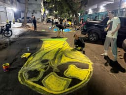 Miniatura da imagem: Bar Simpósio, em Copacabana, se movimentou para pintar rua para a Copa do Mundo (Foto: Leonardo Bessa/Lance!)