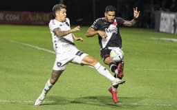 Miniatura da imagem: Lance de Vasco x Botafogo pela Copa do Brail 2020 (Foto: Delmiro Junior/Photo Premium)