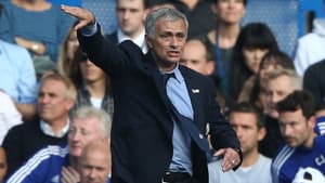 José Mourinho está na corda bamba no Chelsea (Foto: Justin Tallis / AFP)
