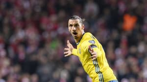 Ibrahimovic foi decisivo na repescagem contra a Dinamarca (FOTO: Jonathan Nackstrand / AFP)