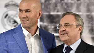Zidane foi anunciado pelo presidente Florentino Pérez (Foto: Gerard Julien / AFP)
