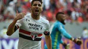 Flamengo 2x2 São Paulo: Calleri festeja gol