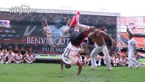 Nani joga Capoeira em apresentação no Valencia