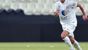 O Vasco pretende contratar quatro reforços para 2017, e um dos nomes especulados é o do meia Thiago Neves