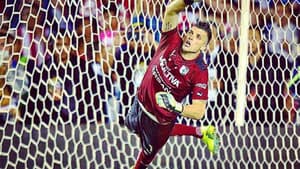 Tiago Volpi se destaca pelo Querétaro