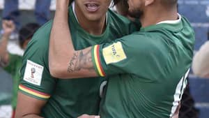 Marcelo Moreno chora ao anotar o gol da Bolívia contra o Paraguai