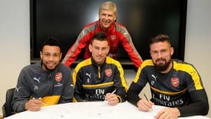 Coquelin, Koscielny e Giroud posam com Wenger - Arsenal