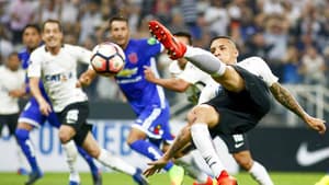 Corinthians teve 46% de posse de bola contra La U