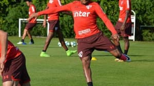 Júnior Tavares em treino do São Paulo